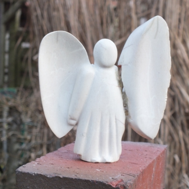 Engel mit gebrochenem Flügel (1)